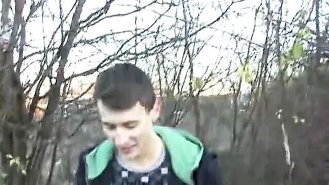 Милфу можно трахнуть в блестящей куртке Moncler