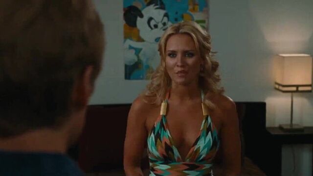 Nicky Whelan Hall проходит обнаженное, подборка