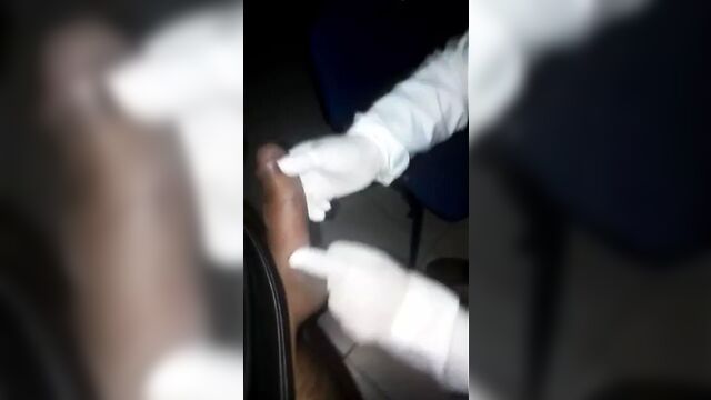 Медсестра светит