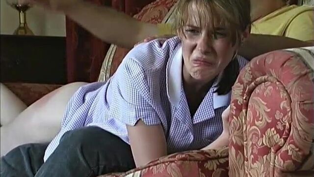 Первое шлепанье хорошенькой девушки