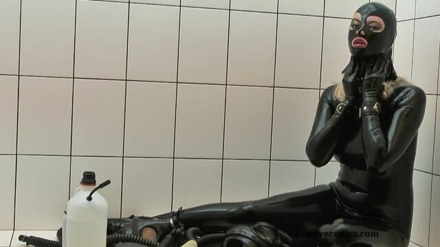 Латексное порно 63