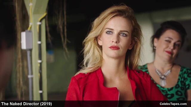 Jade Albany Pietrantonio топлесс и дико скачет на члене