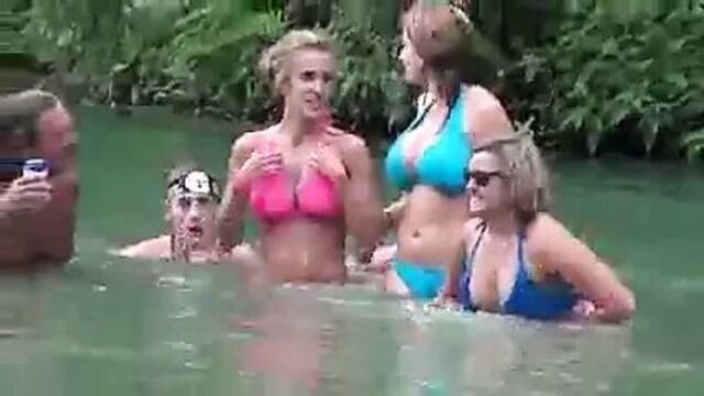 Грудастая быдло