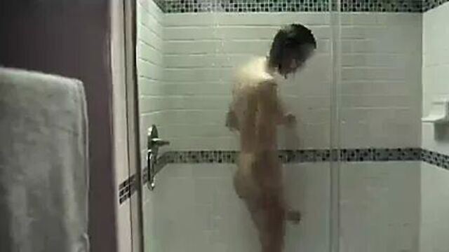 Christy Carlson Romano - зеркало 2