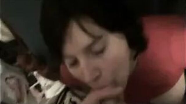 Мачеха подруги делает минет с глотанием