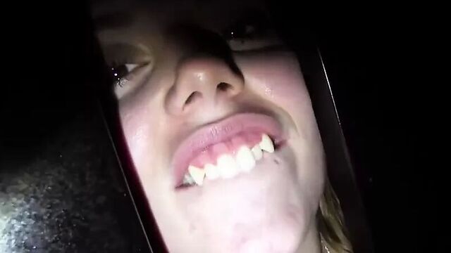 Глорихол-шлюшка принимает 18 порций спермы