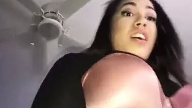 Симпатичная пухлая латина