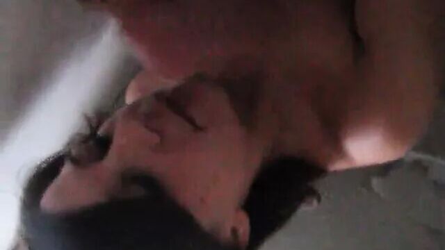 Tumblr найди. Симпатичная жена у глорихола устраивает шоу для мужа.