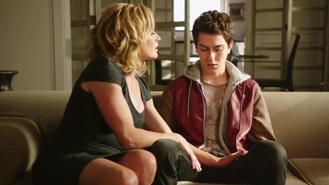 Elisabeth Shue - плохо себя ведет