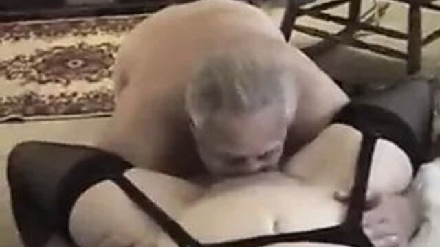 Старая жена в тройничке