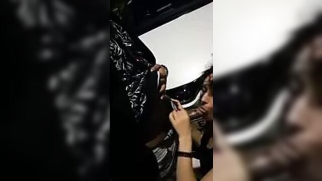 Британский Black King получает все от публички. печально известный71