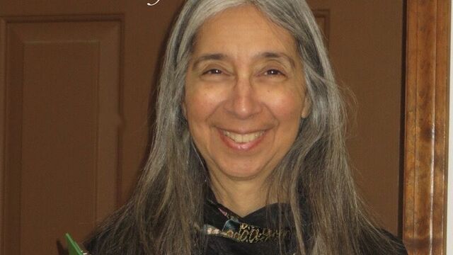 Зрелая покорная шлюшка Sarah подчиняется своему домину