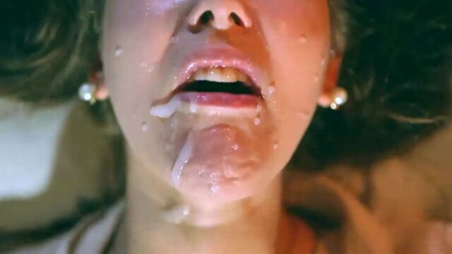 Пью сперму из презерватива