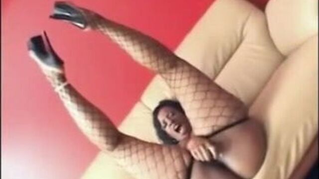 Соло-мастурбация Cherokee D'ass