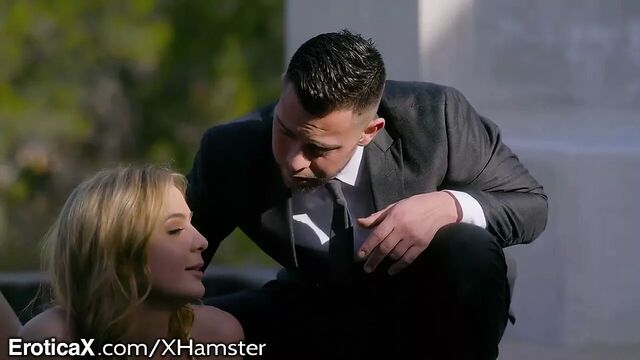 Eroticax становится беременной Blair Williams