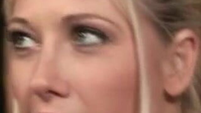 Женское доминирование соблазняет нижнюю перед вуайеристами