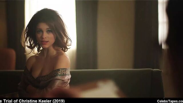 Сцены с топлес и в нижнем белье Sophie Cookson