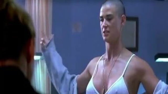 Demi Moore тренирует