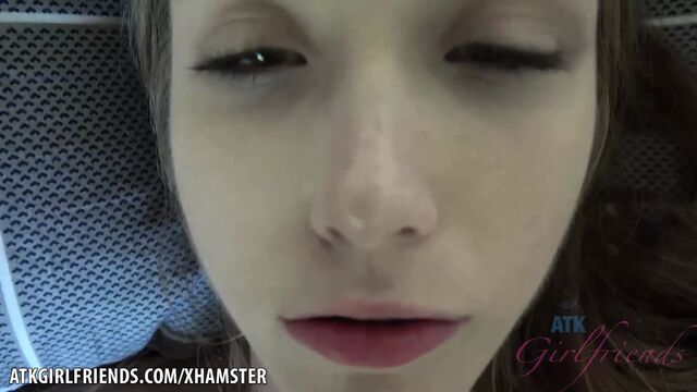 Трах и кримпай миниатюрной брюнетки Audrey Hempburne в видео от первого лица - ATK