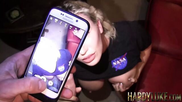 Британка с татуированной блондинкой Yuffie трахается раком перед минетом