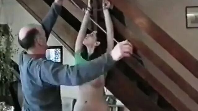 Любительское видео - Великобритания с большим натуральным бондажем - ММЖ тройничок