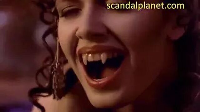 Оргия с Monica Bellucci в фильме Дракула