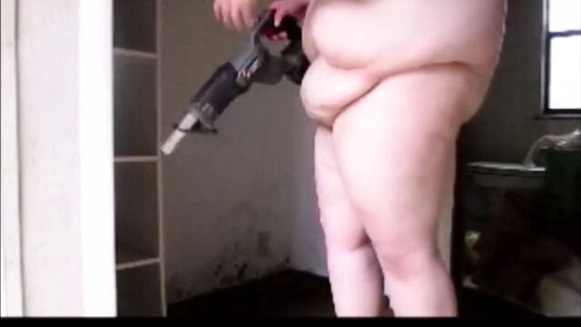 Работая обнаженной на работе, меня застукал мой босс-мужчина обнаженный