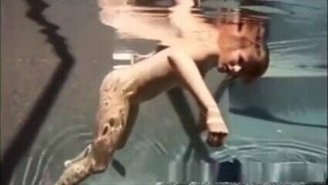 Cory Chase под водой