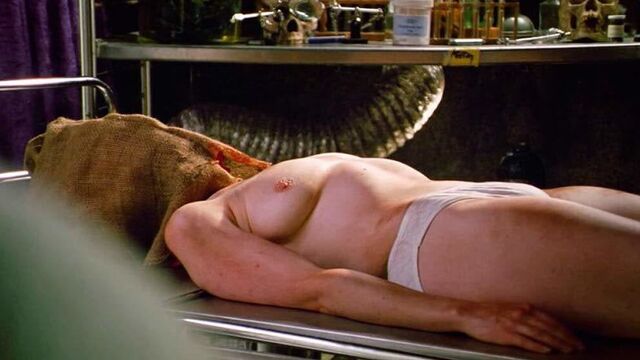 Обнаженная Madeline Brumby на scandalplanet.com