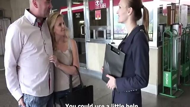 Пары трахаются на публике