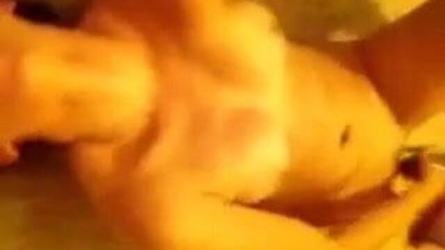 Девушка использует дилдо мамы