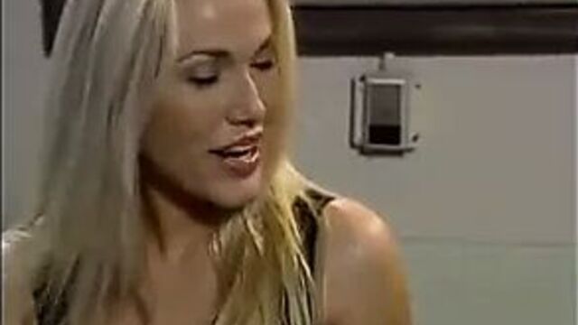 Горячие лесбиянки получают это в офисе