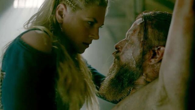 Katheryn Winnick скачет на King Harald на scandalplanet.com