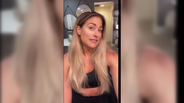 WWE Kelly Kelly (Barbie Blank) говорит о фут-фетишах