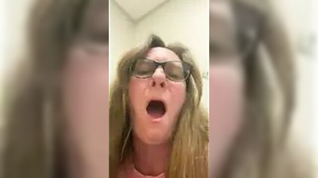 Я мастурбирую