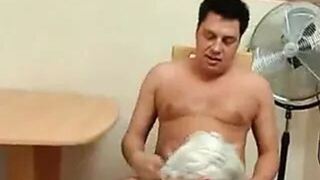 Серебряная 80-летняя бабушка обожает член и сперму!