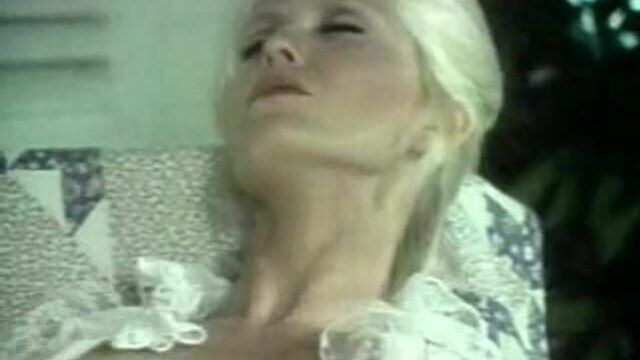 Красотка и сцена с чудовищами 1