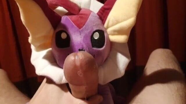Плюшевая сессия мастурбации с покемоном из Сингапура