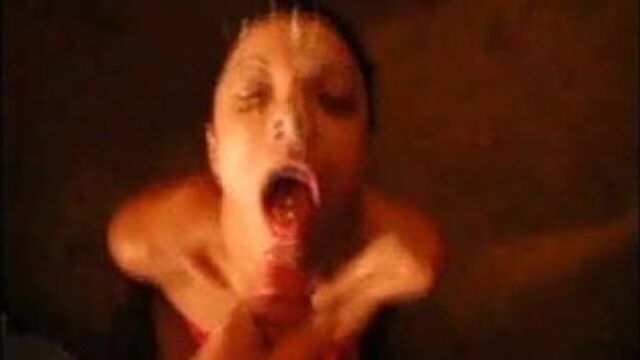 Видео шлюшки из гетто, оштукатуренной спермой