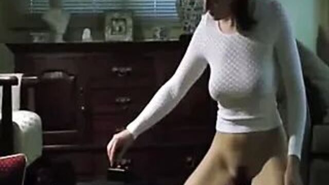 Жена скачет на своем сибиане