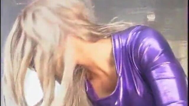 Daredoll 5b: Daredoll Minx думает, что что-то воняет