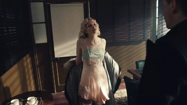 Kate Phillips - это Linda Shelby в шлепанцах