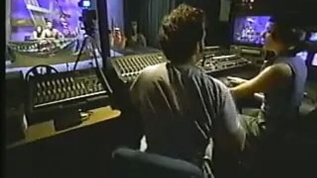 Телевизионные презентаторы становятся обнаженными.mp4