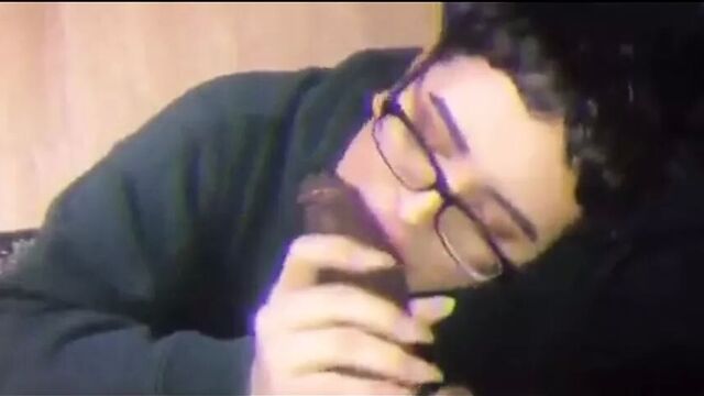 Латина-латина фембой сосет толстый большой черный член