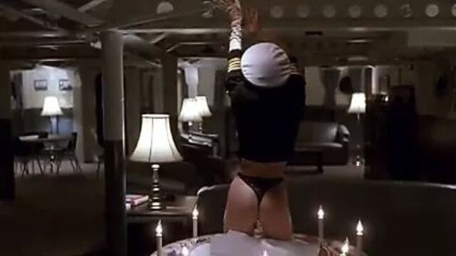 Erika Elenak в осаде (топлесс), подборка