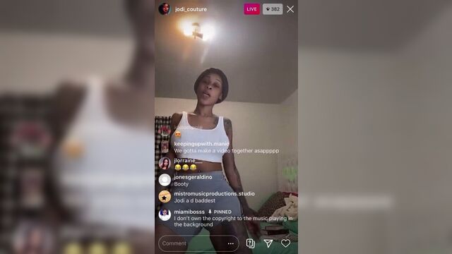 Jodi Couture показывает свою сексуальную задницу и тверкает