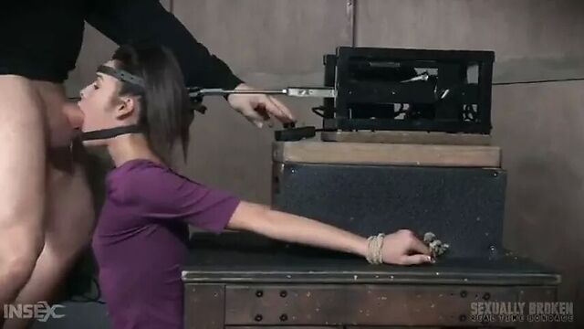 Eden Sin делает минет