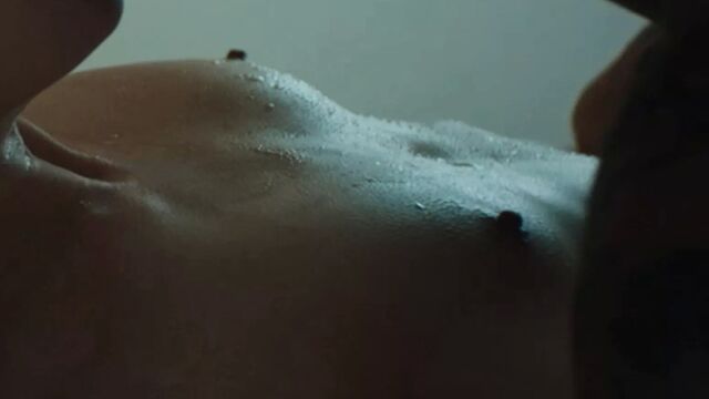 Обнаженная киска Margaret Qualtley сиськи "обожай меня, как ты меня ненавидишь"