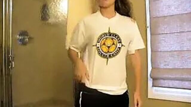 Футболистка раздевается