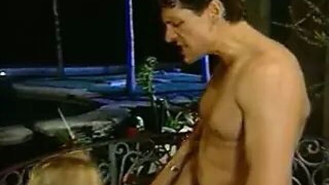 Amber Lynn делает спасателя